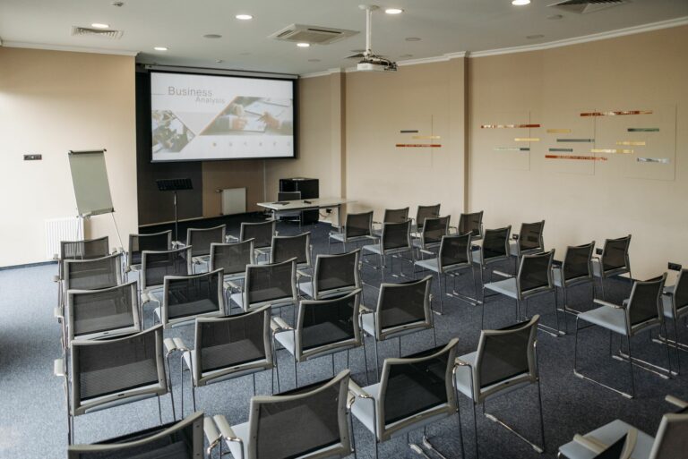 Cómo proyectar una imagen limpia y profesional en la sala de espera de tu negocio