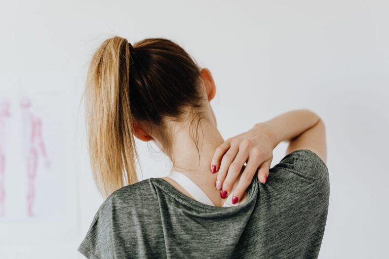 Estrategias ergonómicas para evitar el dolor de espalda baja en sesiones largas