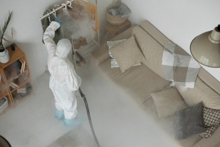 Importancia de los extractores de vapor para prevenir la humedad en las paredes